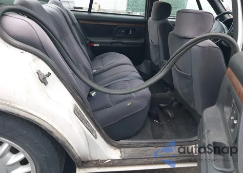 1996 Oldsmobile 88 Ls z USA, uszkodzony, nr VIN 1G3HN52K7T4834277